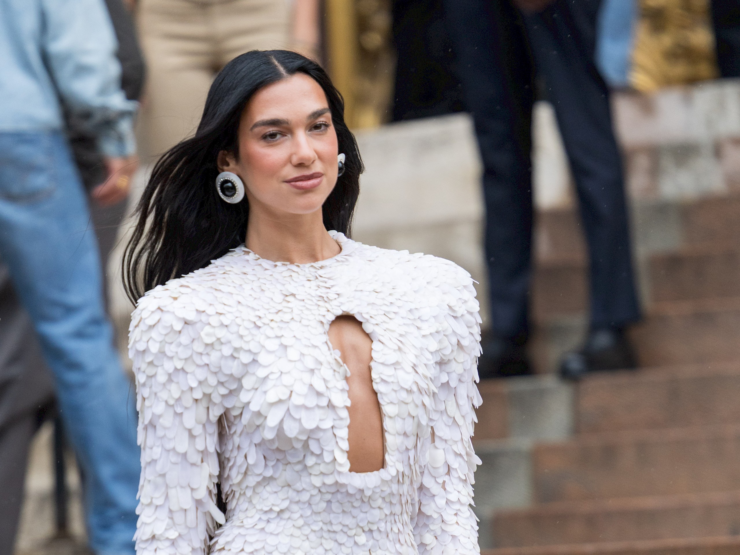 Dua Lipa épp most írja újra a bőrápolás szabályait