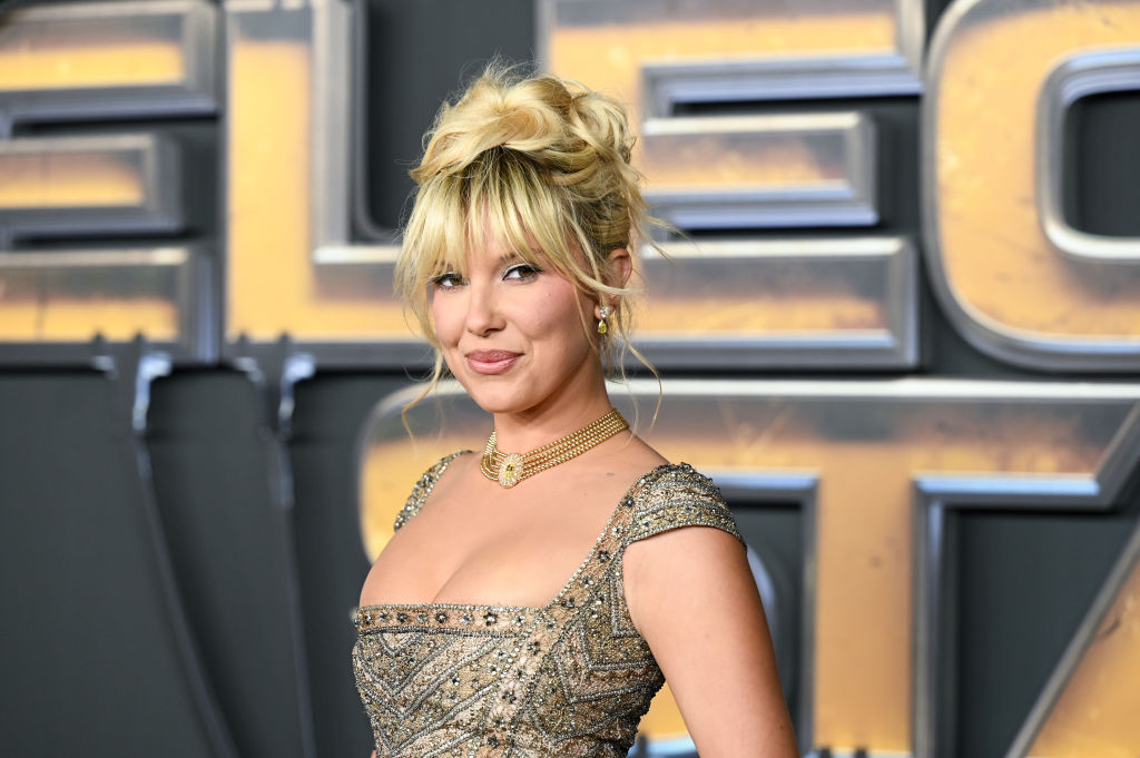 Millie Bobby Brown vadító új külsővel jelent meg a Stranger Things premierjén