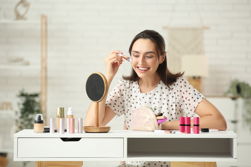 Ünnepi készülődés: így készíts ragyogó sminket öt perc alatt