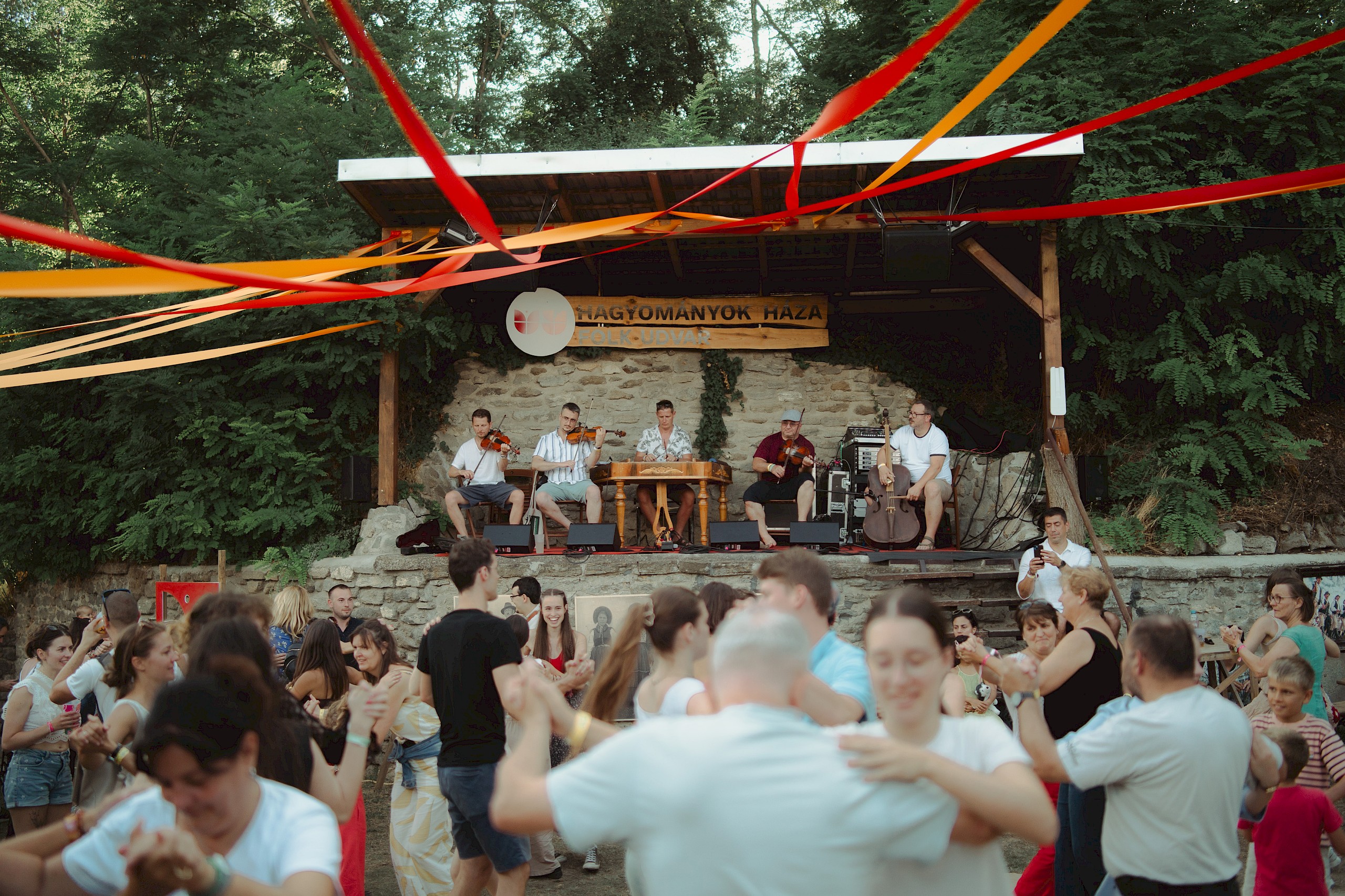 35. éves a Művészetek Völgye − Különleges műsorok, titkos karácsonyi nyeremények várnak