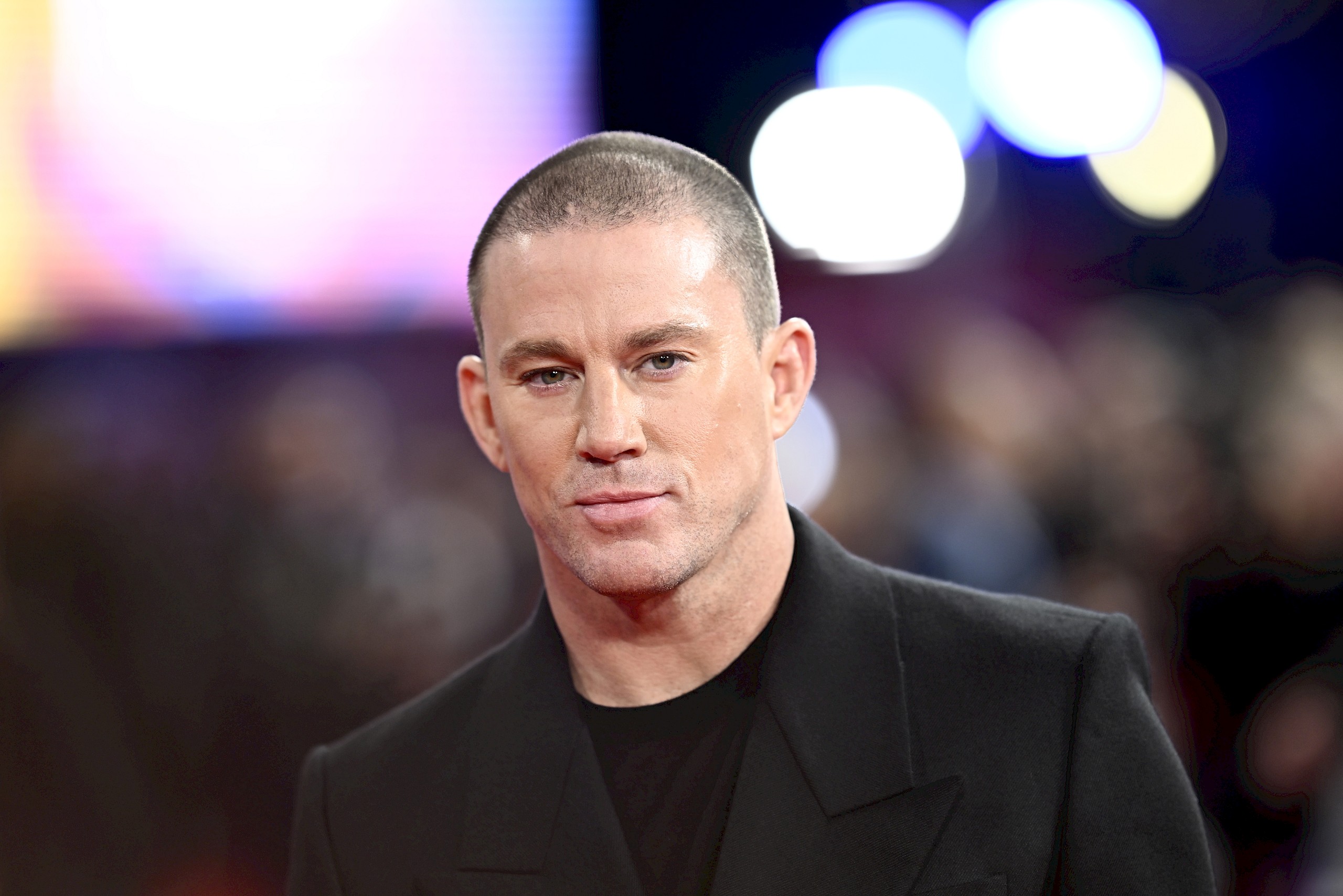 6 bevállalós híresség, aki randiappon kereste a szerelmet (több-kevesebb sikerrel)