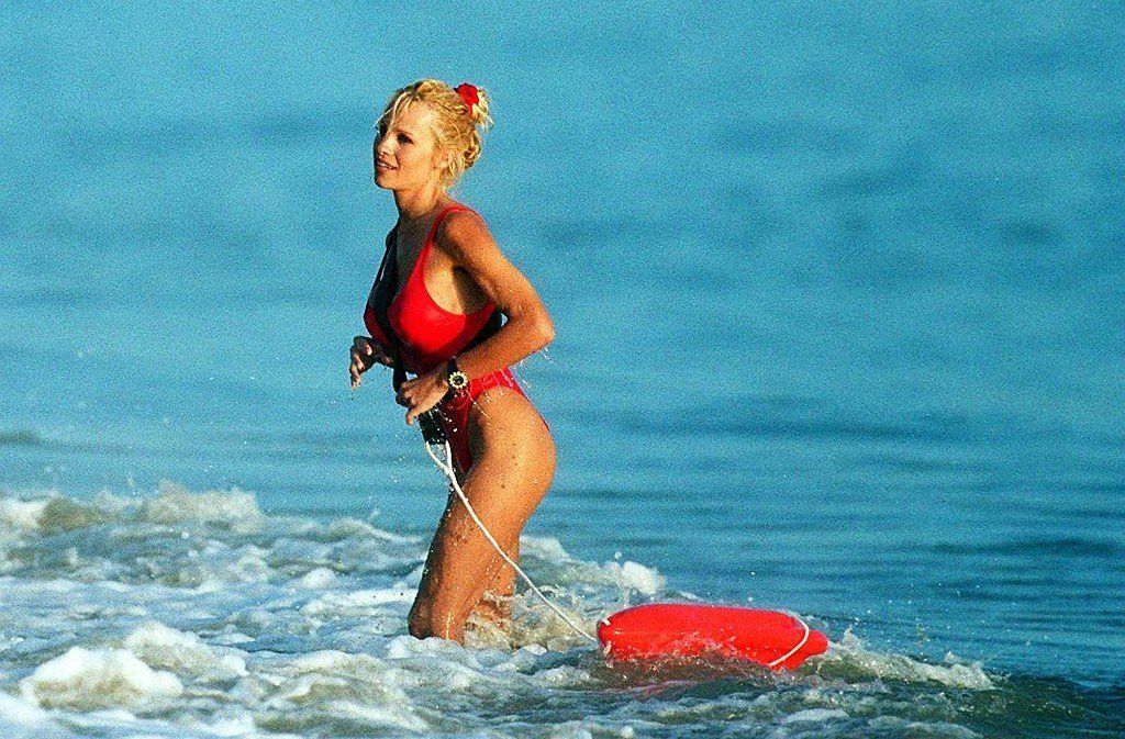 Pamela Anderson piros Baywatch-fürdőruháját is kiállítják a londoni Design Múzeumban