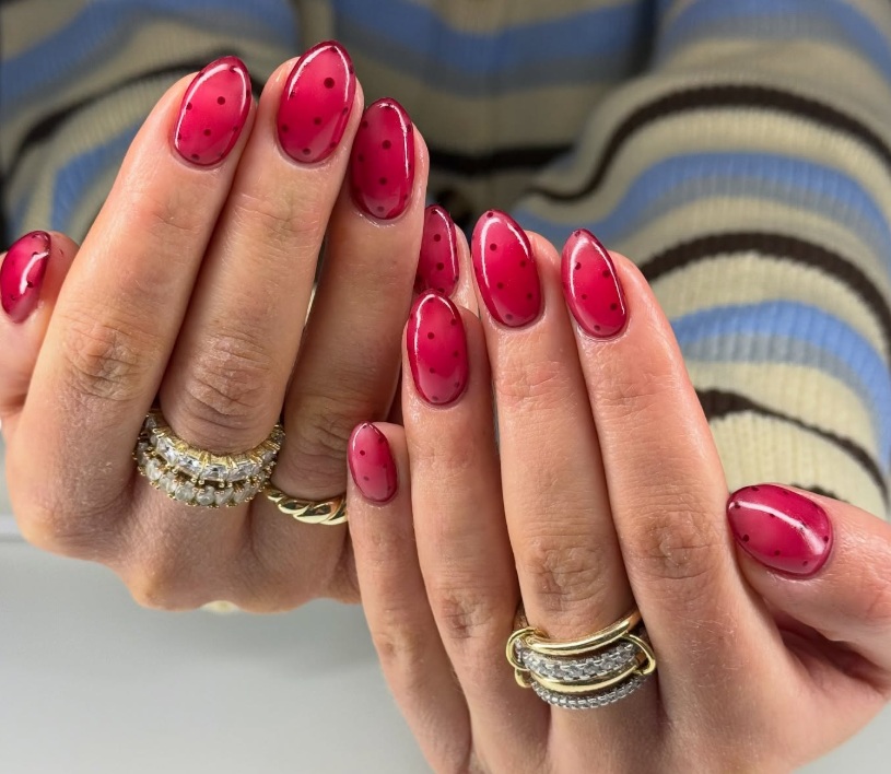 Trendi ünnepi manikűrre vágysz? Ne keresd tovább, ez az!