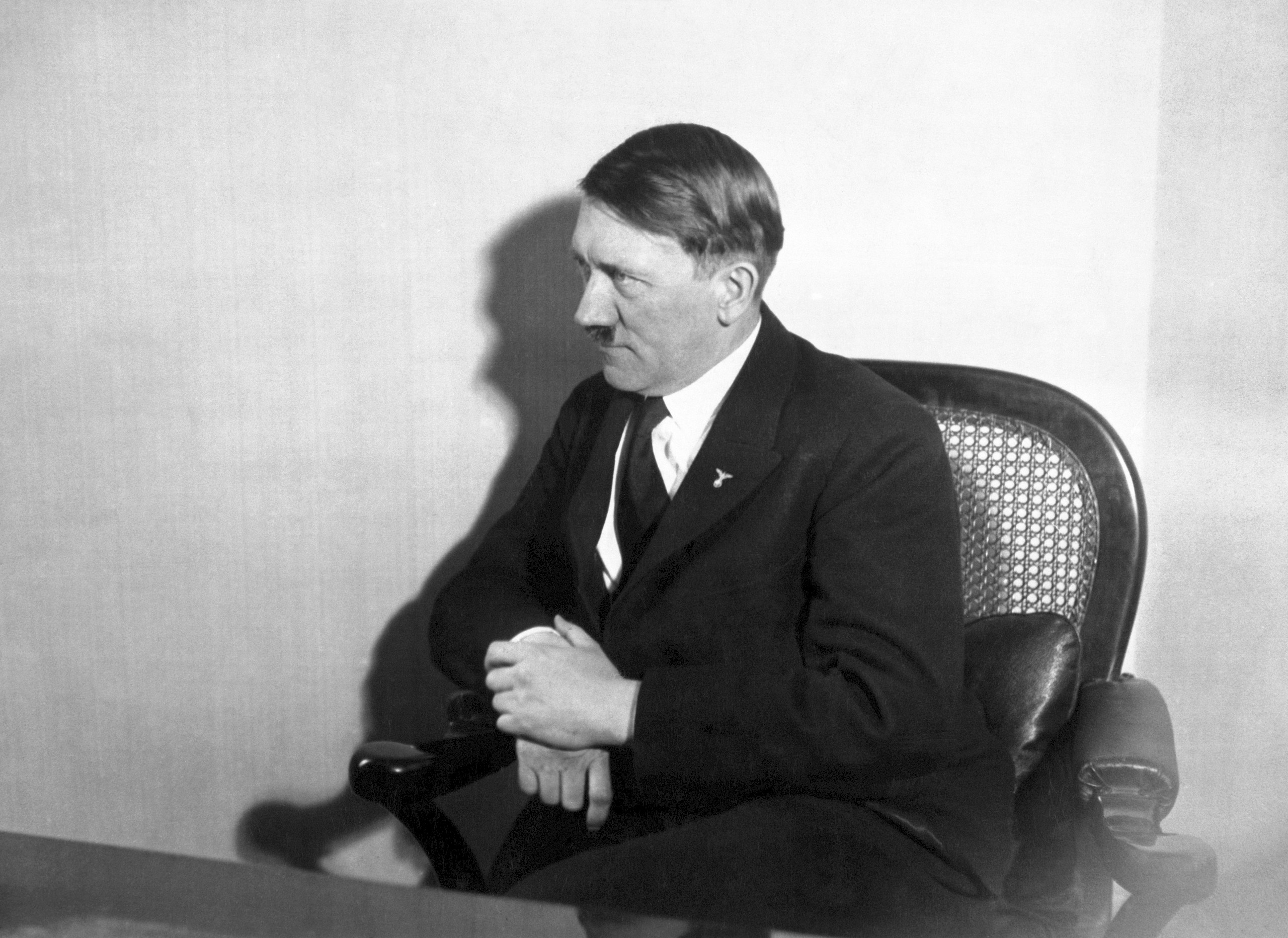 Hitler furcsa rendellenességére derült fény egy új DNS-elemzésben