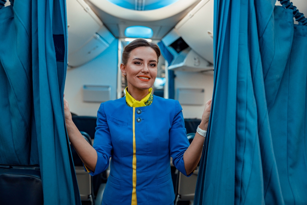 Kiderült, hogy miért viselnek a légiutas-kísérők piros rúzst