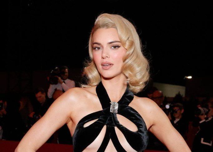 Kendall Jenner és Hailey Bieber is erre a 90-es évekbeli ruhadarabra esküszik