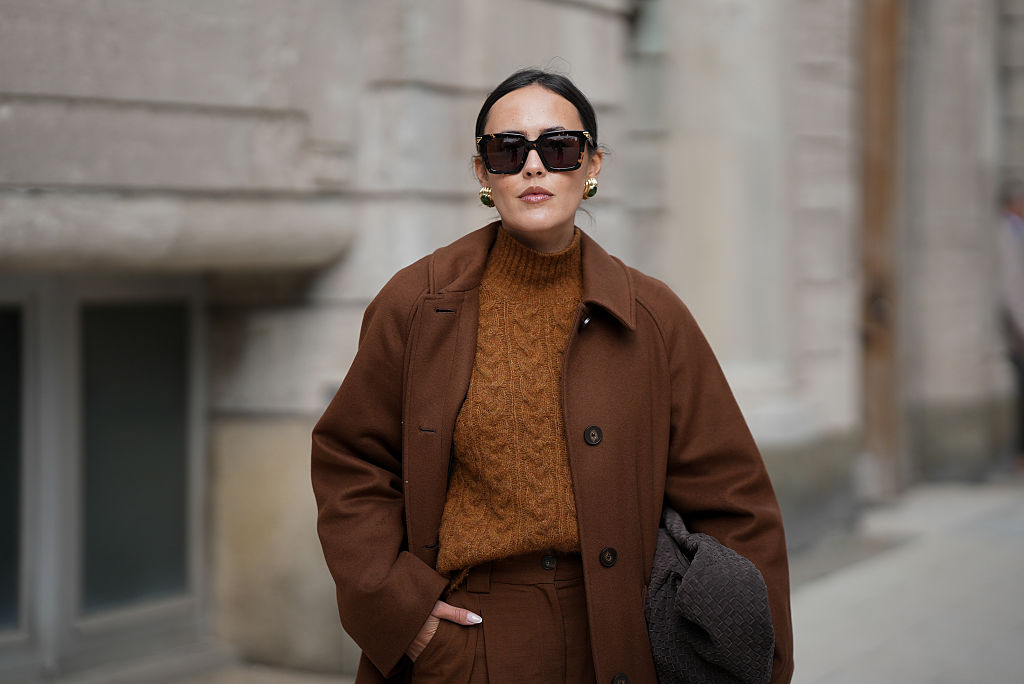 A csokoládébarna a szezon divatszíne − így viseld stílusosan