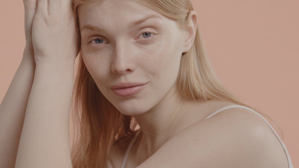 Így reagál rá az agyunk, ha abba hagyjuk a sminkelést