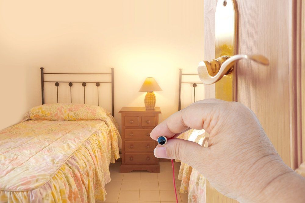 Így találd meg a rejtett kamerákat az Airbnb szállásodon