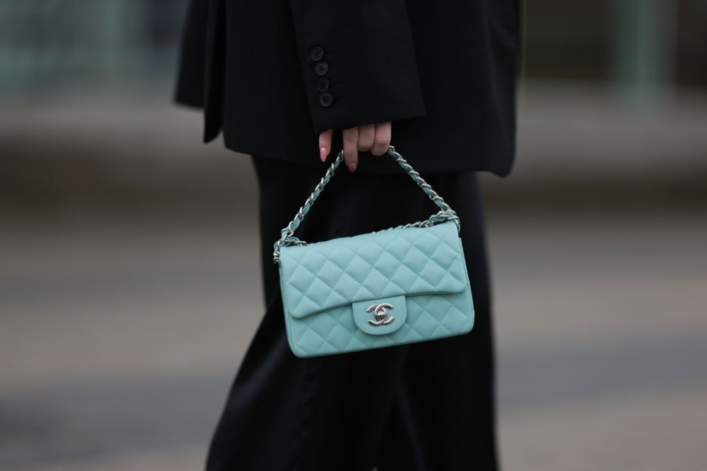 A Chanel klasszikus táskája téli frissítést kapott