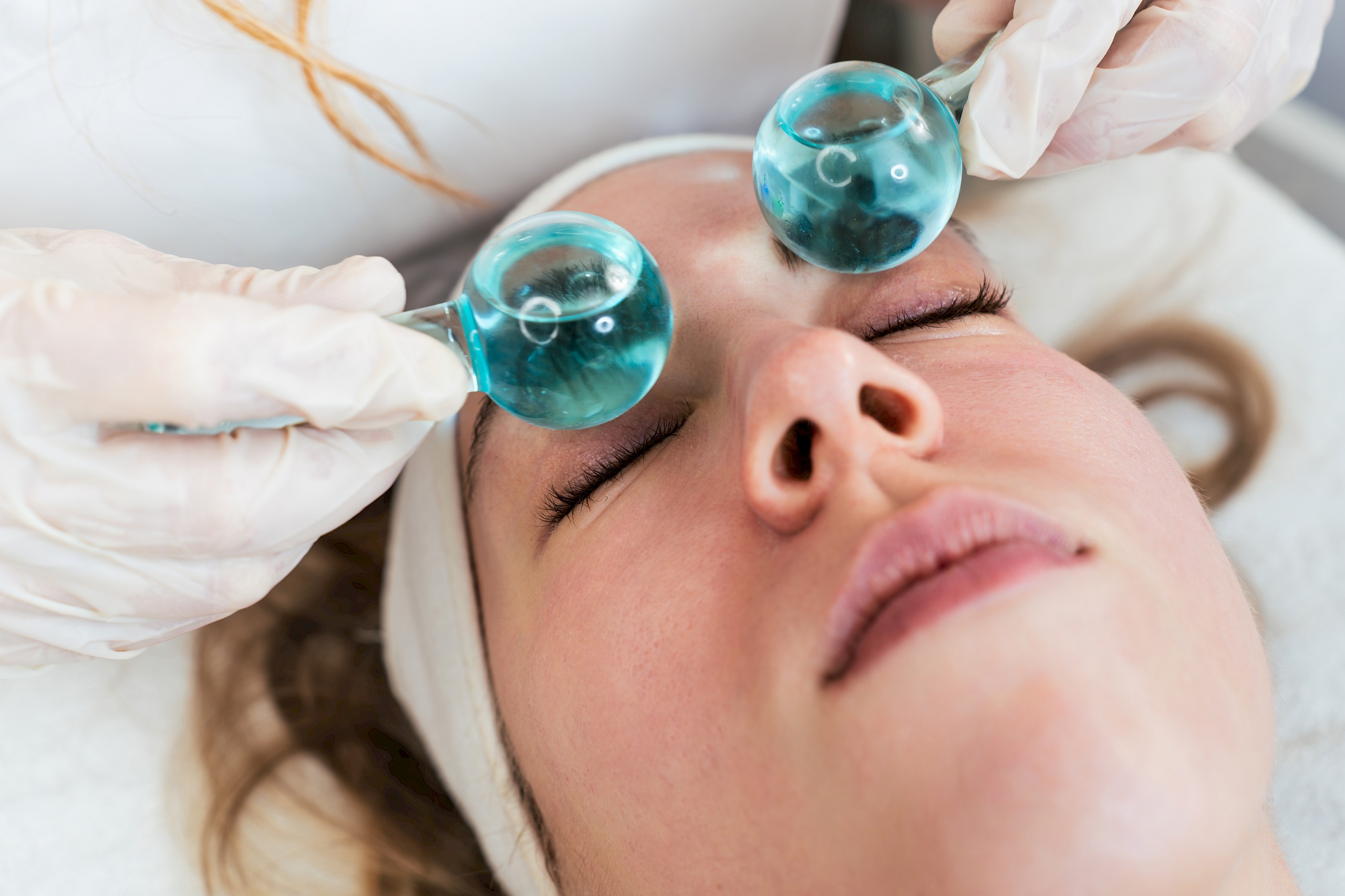 Egyre népszerűbb a „bőrjegelés”, ami csodákat művelhet a bőrünkkel