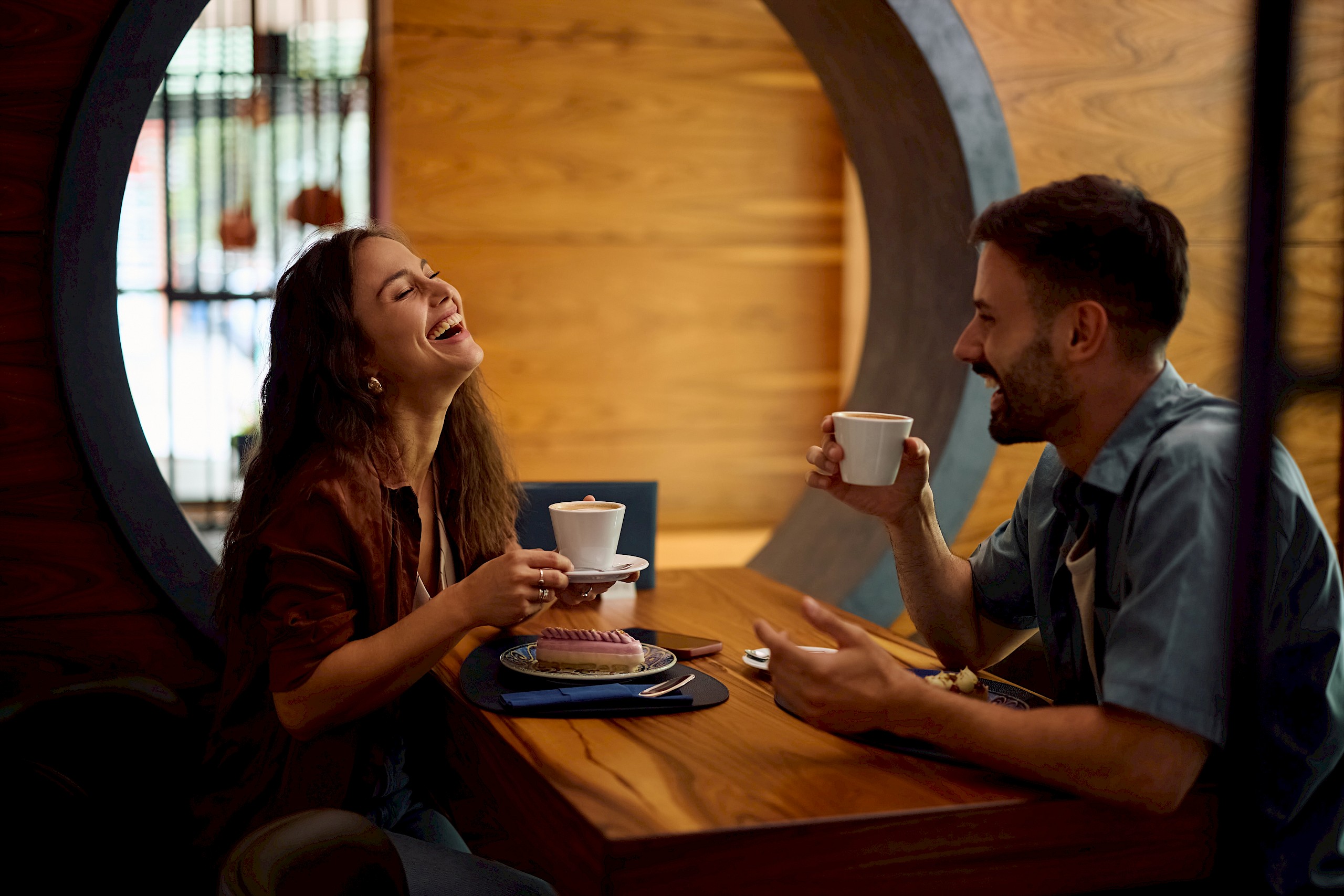 7 apró jel, amiből tudhatod, ha valaki vonzódik hozzád