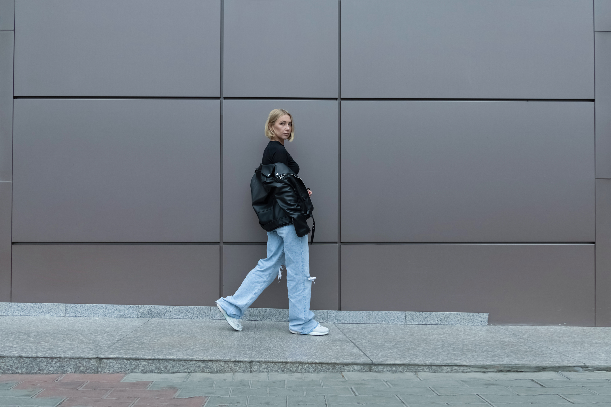 7 pofonegyszerű szett, ami tökéletes a széles szárú farmerhez