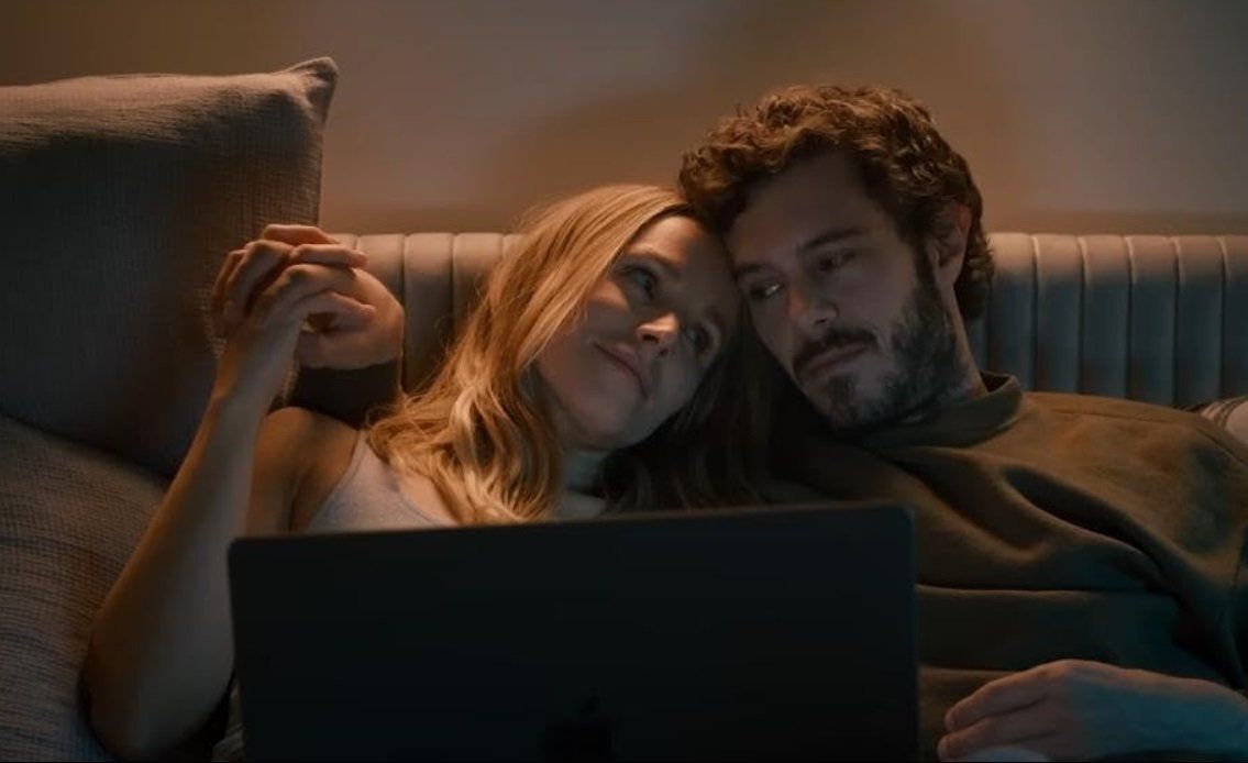 Ezért működik Kristen Bell és Adam Brody között a kémia a Bármit, csak ezt ne sorozatban