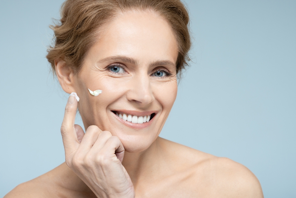 Ez az esti rutin segíthet lassítani a bőr öregedésének jeleit