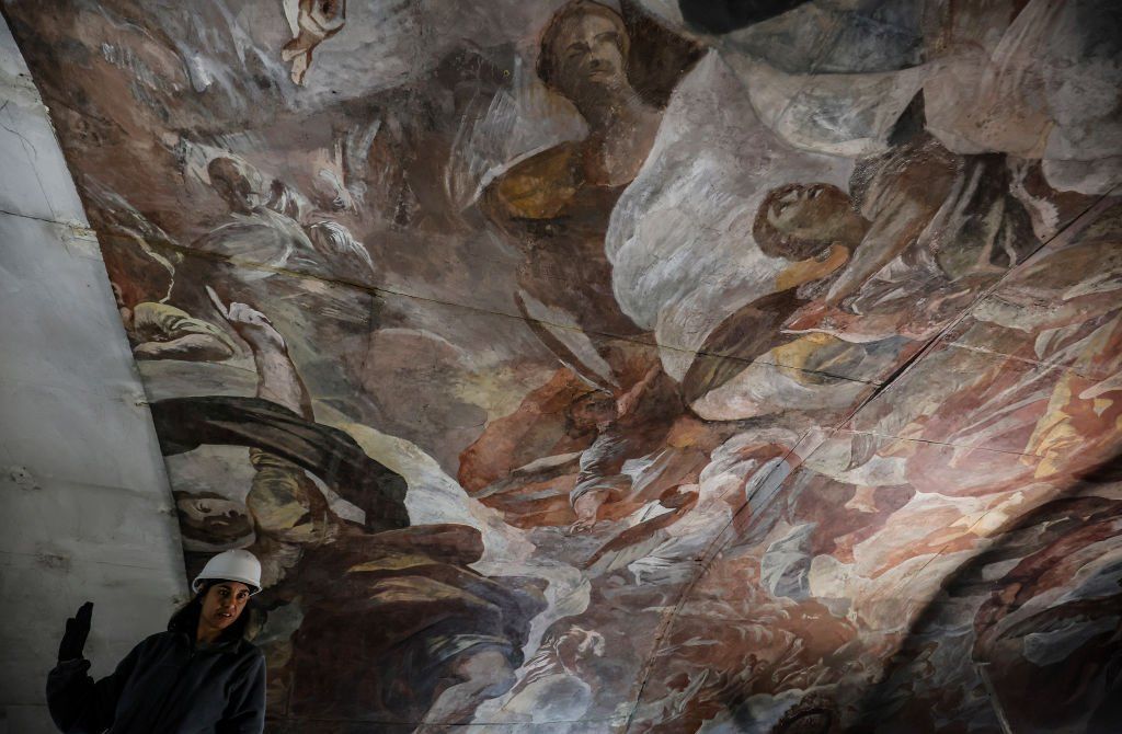 Furcsa, de hatásos módszert találtak a templomi freskók restaurálására