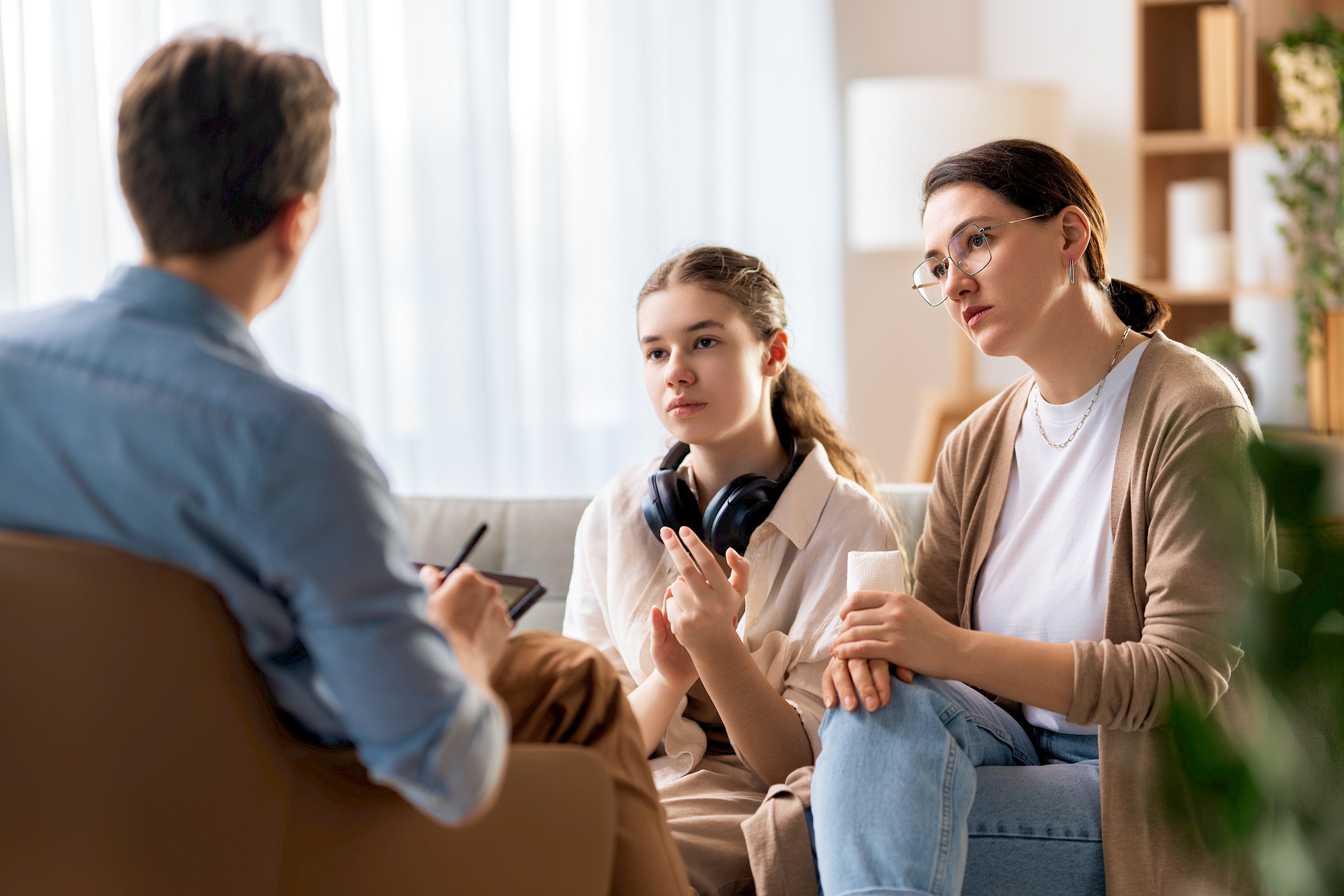 Az ok, amiért egyre több fiatal megszakítja a kapcsolatot a családjával