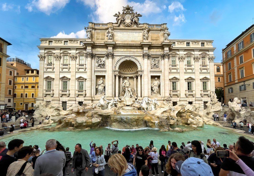 Róma korlátozná a turisták látogatását a Trevi-kúthoz