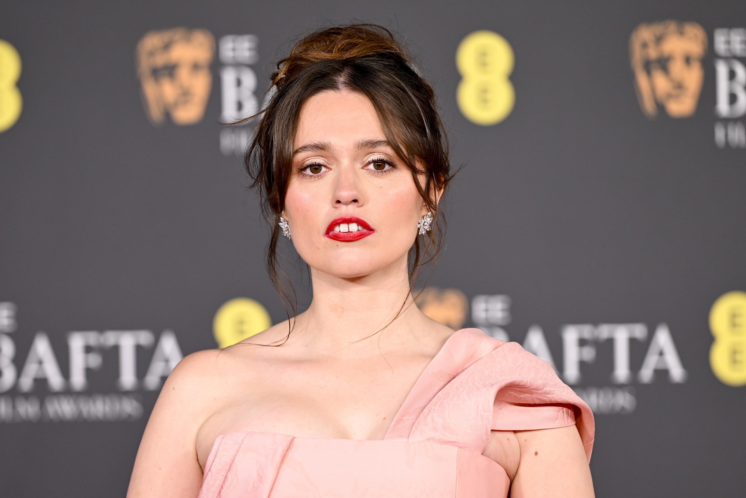 7 tavaszi smink- és hajtrend, amit elleshetünk a BAFTA-gála sztárjaitól