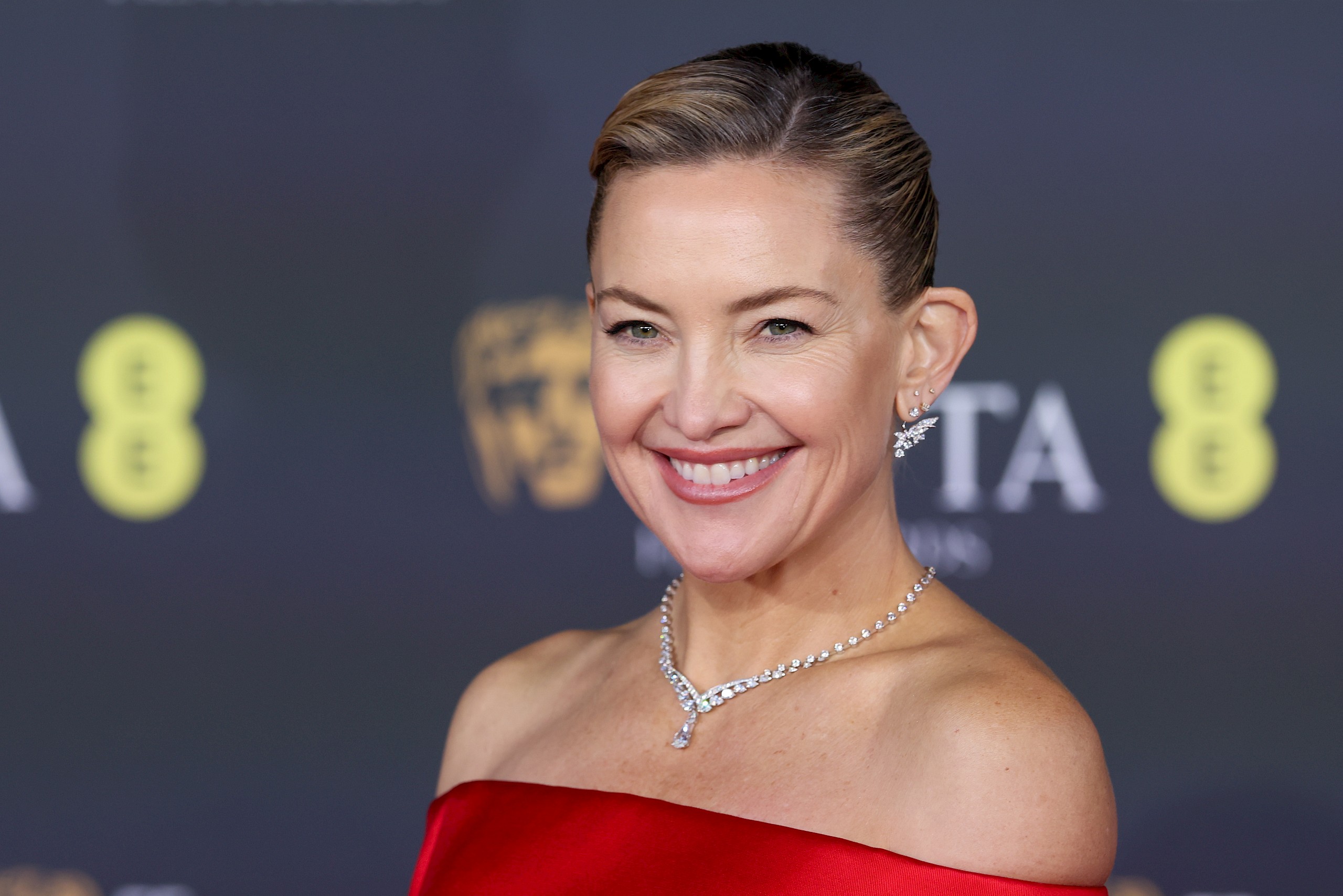 7 tavaszi smink- és hajtrend, amit elleshetünk a BAFTA-gála sztárjaitól