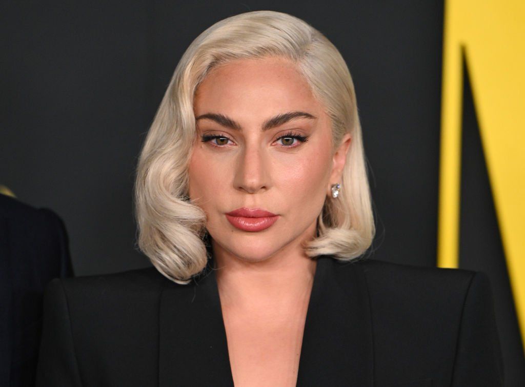 Lady Gaga először mutatta meg 200 milliós eljegyzési gyűrűjét