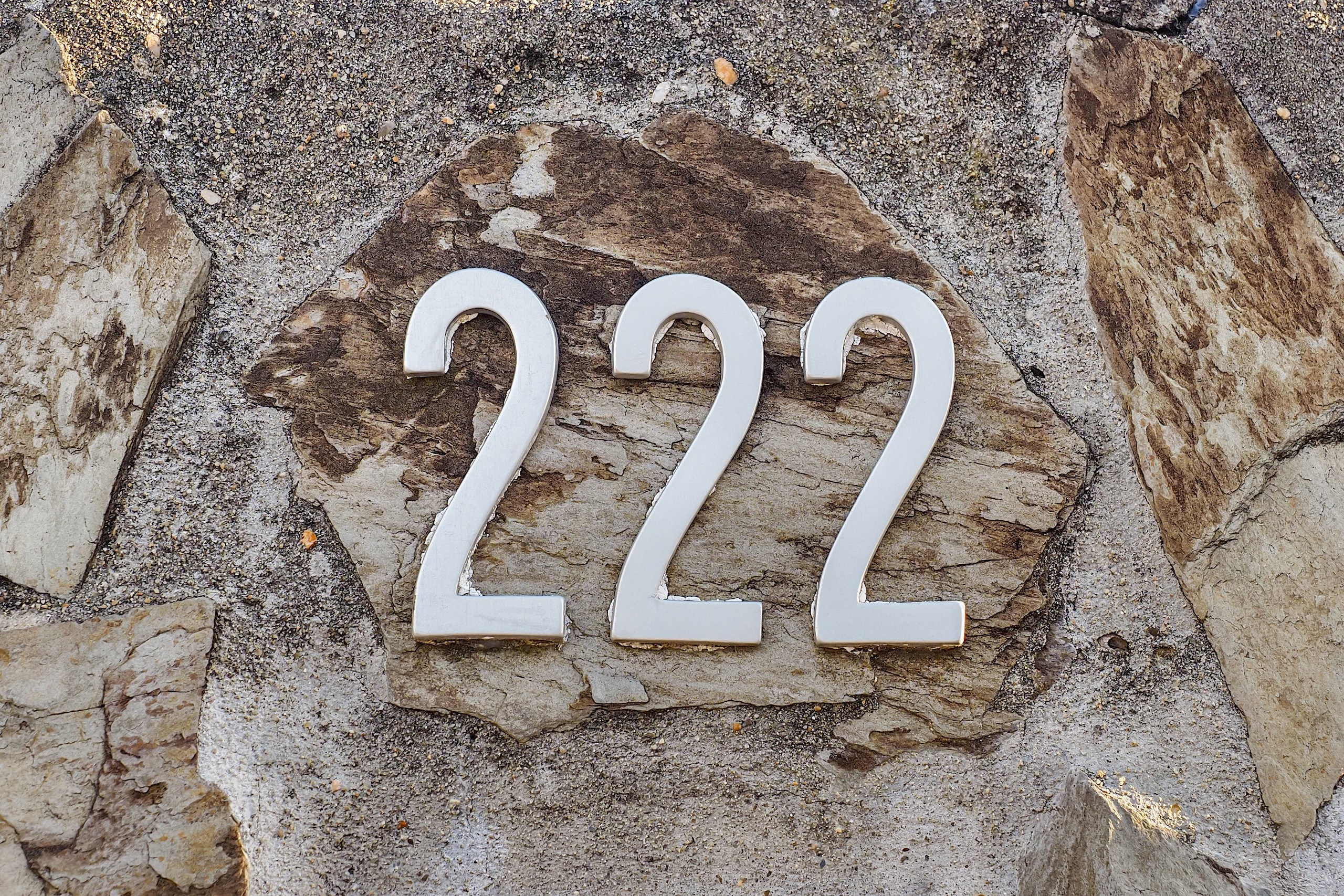 A 222-es angyalszám jelentése, szimbolikája és eredete