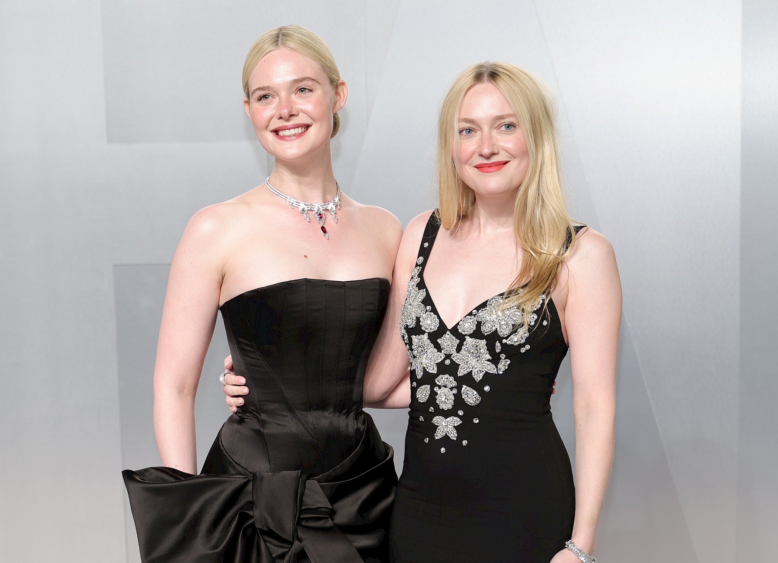 Elképesztő ruhák a Vanity Fair Oscar-partin: így tündököltek a sztárok