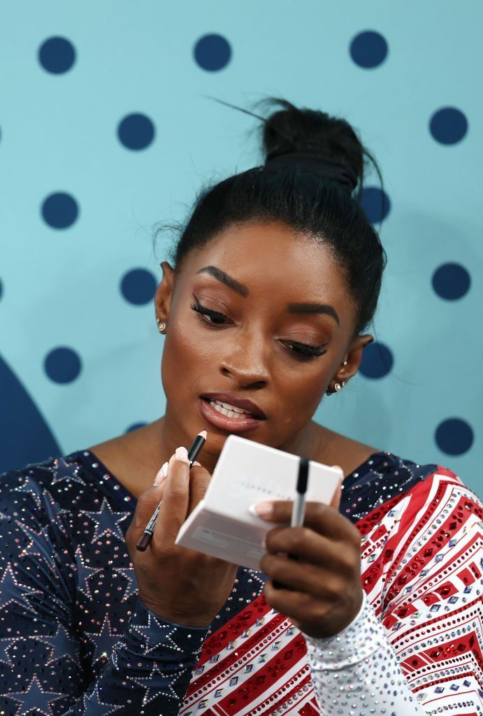 Mindenki Simone Biles gyönyörű sminkjéről beszél − mutatjuk, mit használ