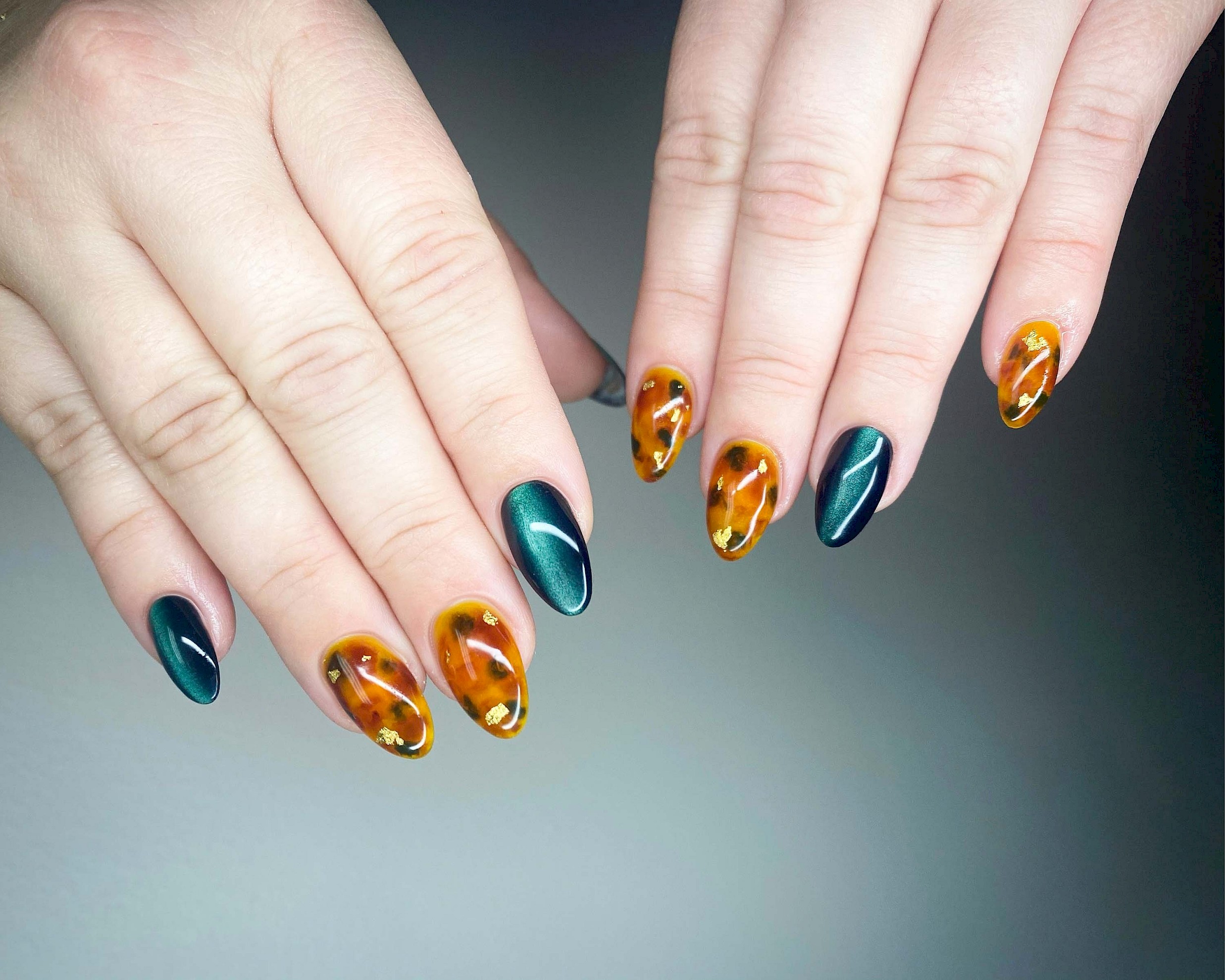 8 krómos körömötlet áprilisra, ami tökéletes az ünnepi szezonra