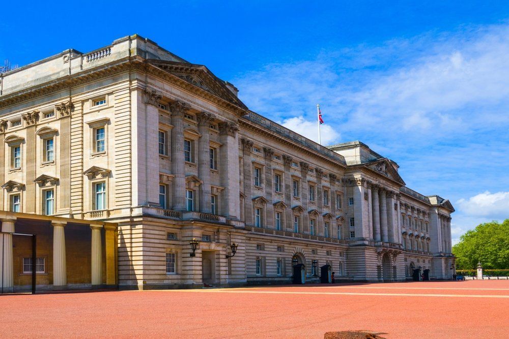 5 éves felújítás után végre megnyílt a Buckingham-palota keleti szárnya