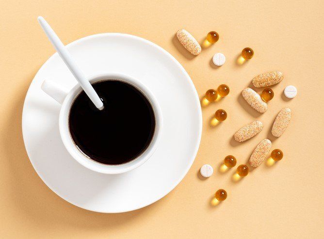 Kávéval együtt veszed be ezeket a vitaminokat? Nagy hiba!