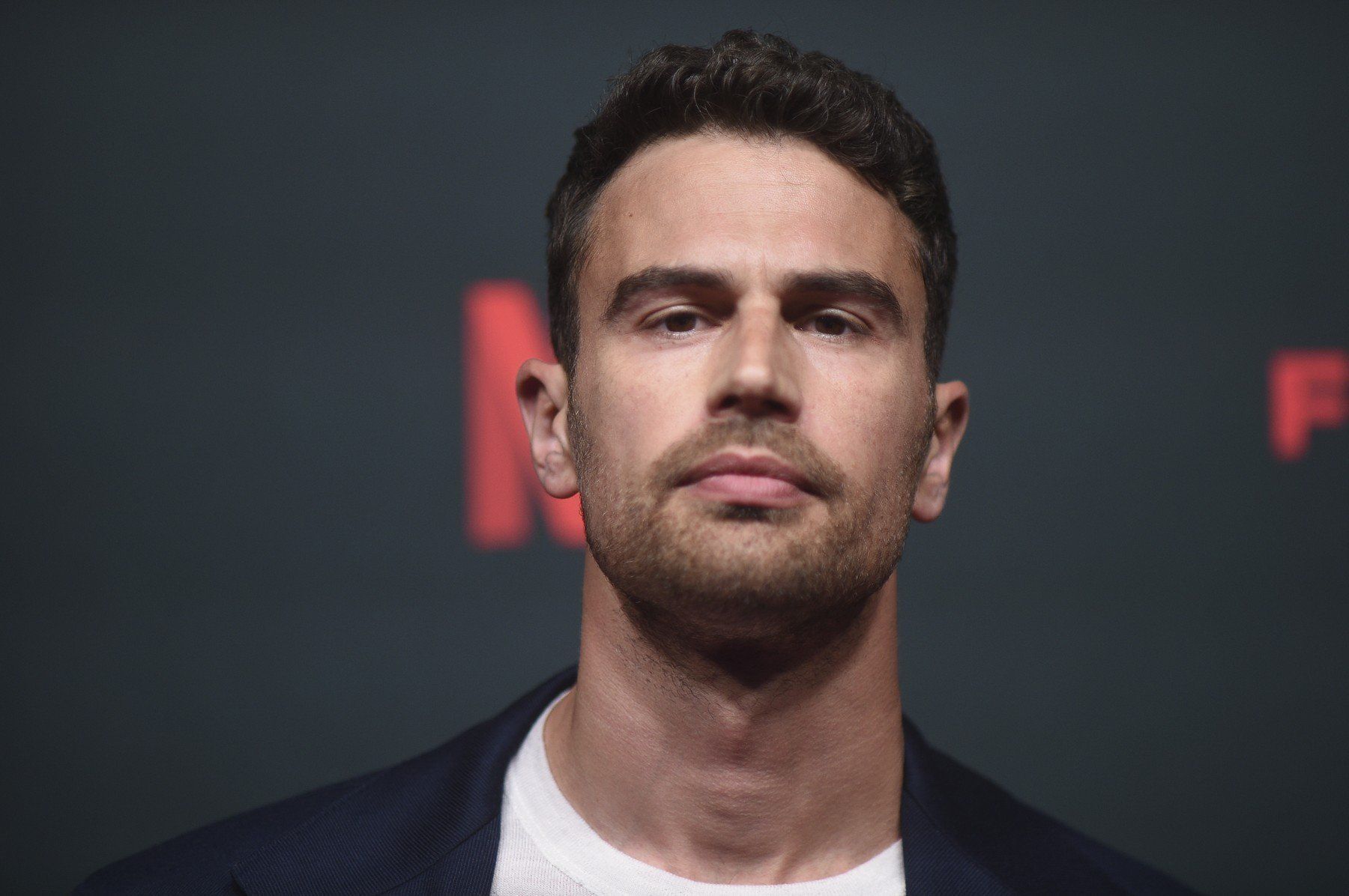 Nem bírunk napirendre térni Theo James Dolce & Gabbana reklámja felett