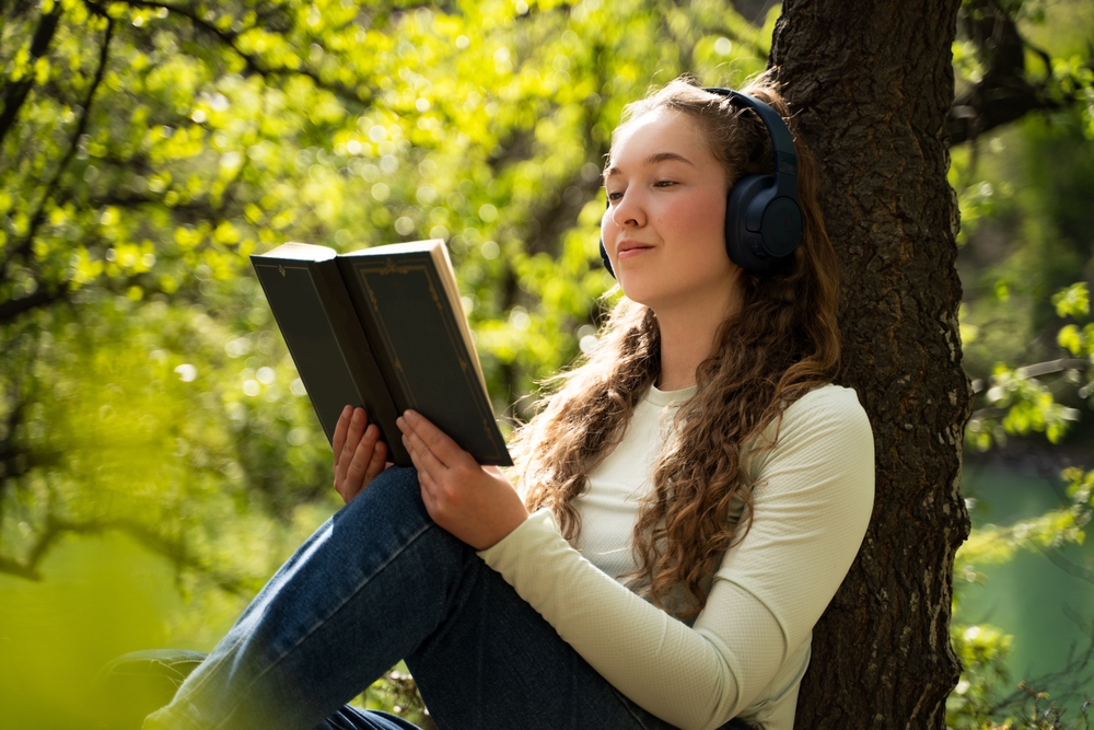 6 léleksimogató regény, ami feldobja a tavaszi olvasmánylistádat