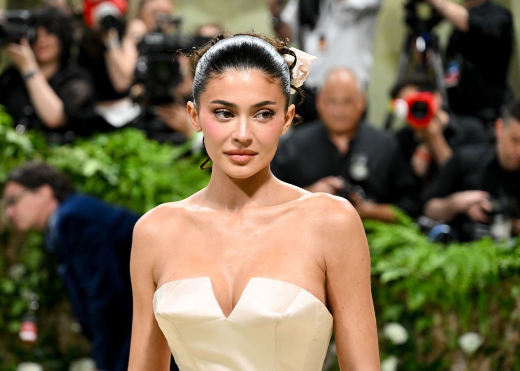 Felejtsd el a francia manit, Kylie Jenner szerint a kukacok az új körömtrend