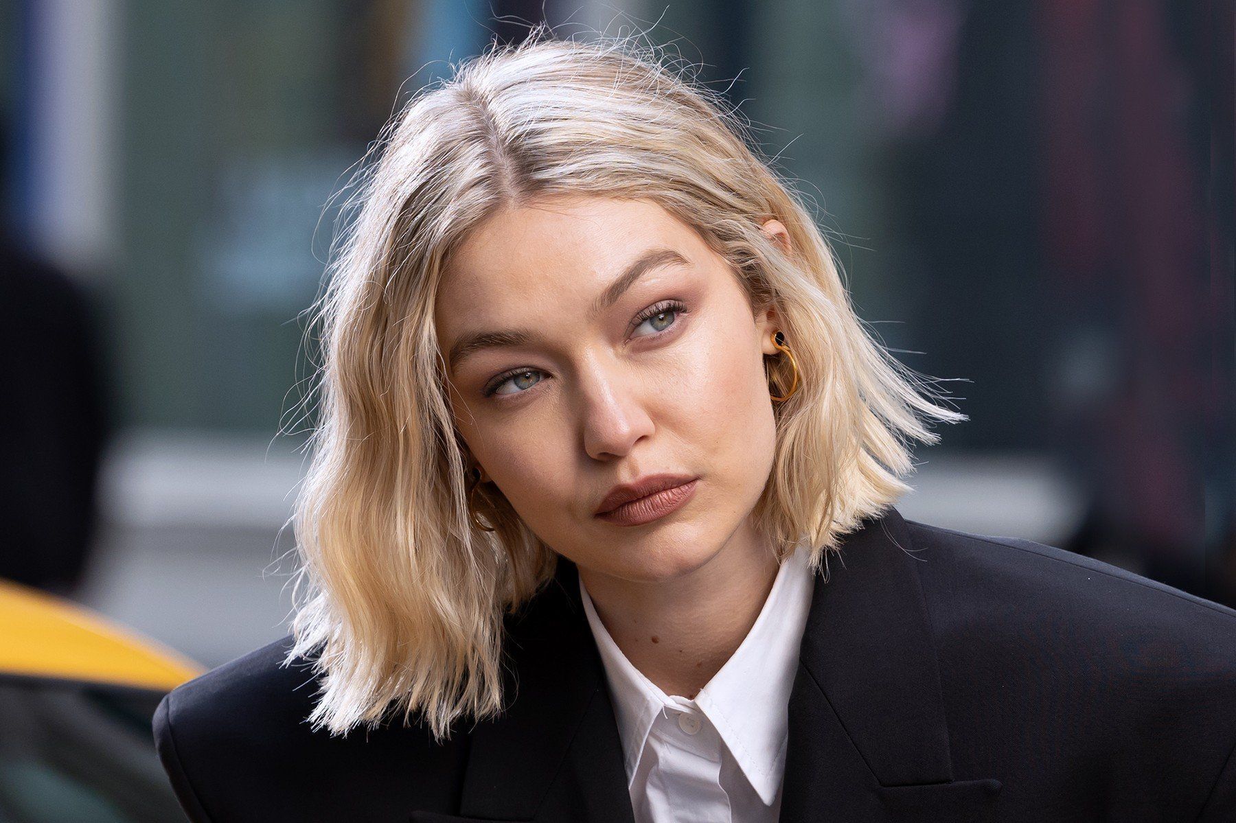 Gigi Hadid drogériás pirosító-kombinációja lehet a nyár bőrszíne