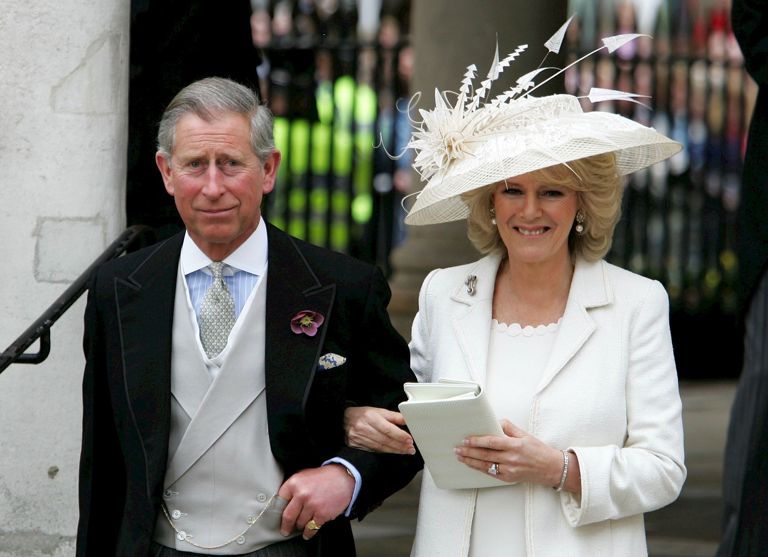 Ezért nem vett részt II. Erzsébet Károly és Kamilla esküvőjén