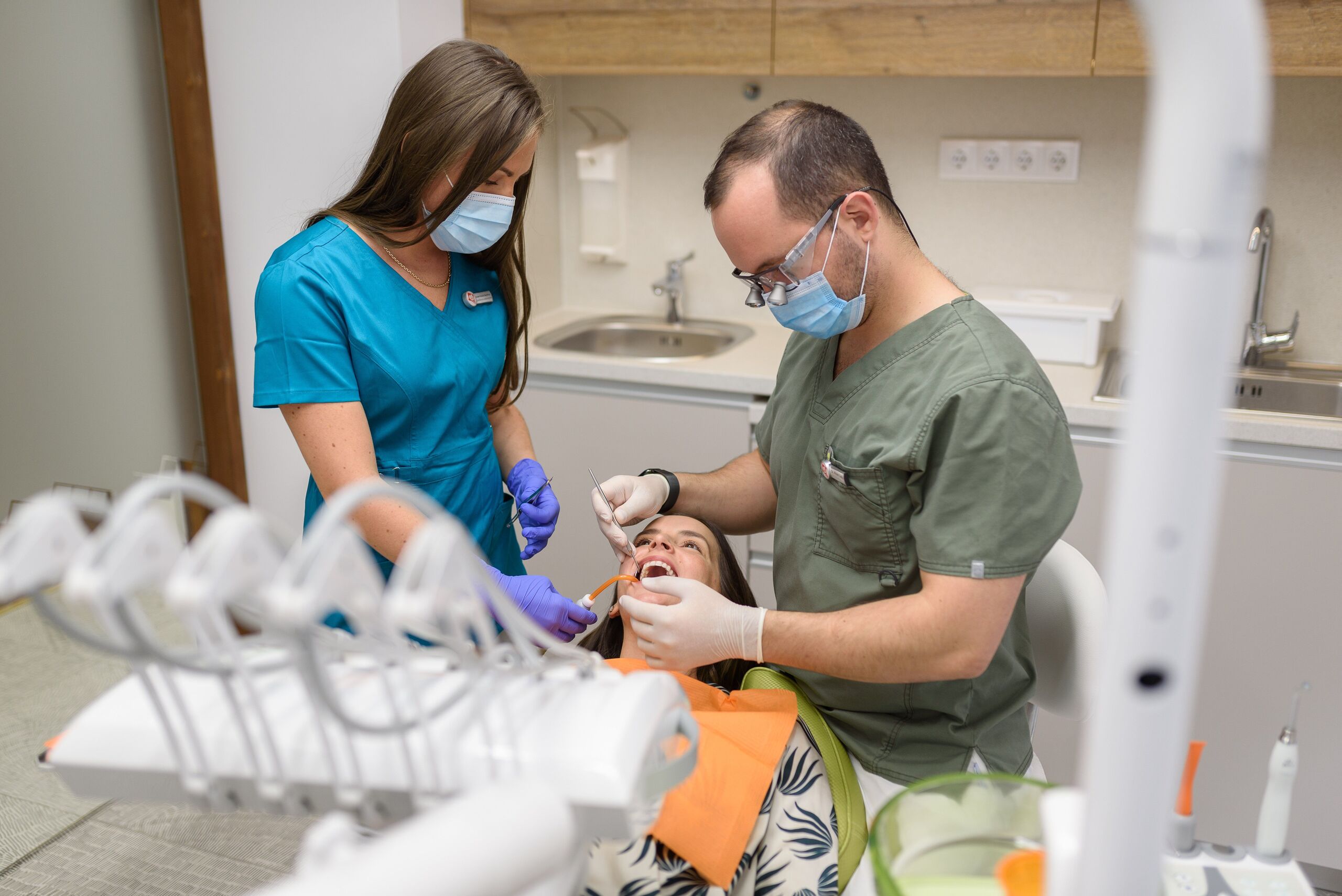 Felnőtt fogszabályozás: Gyakori kérdések és elvárások