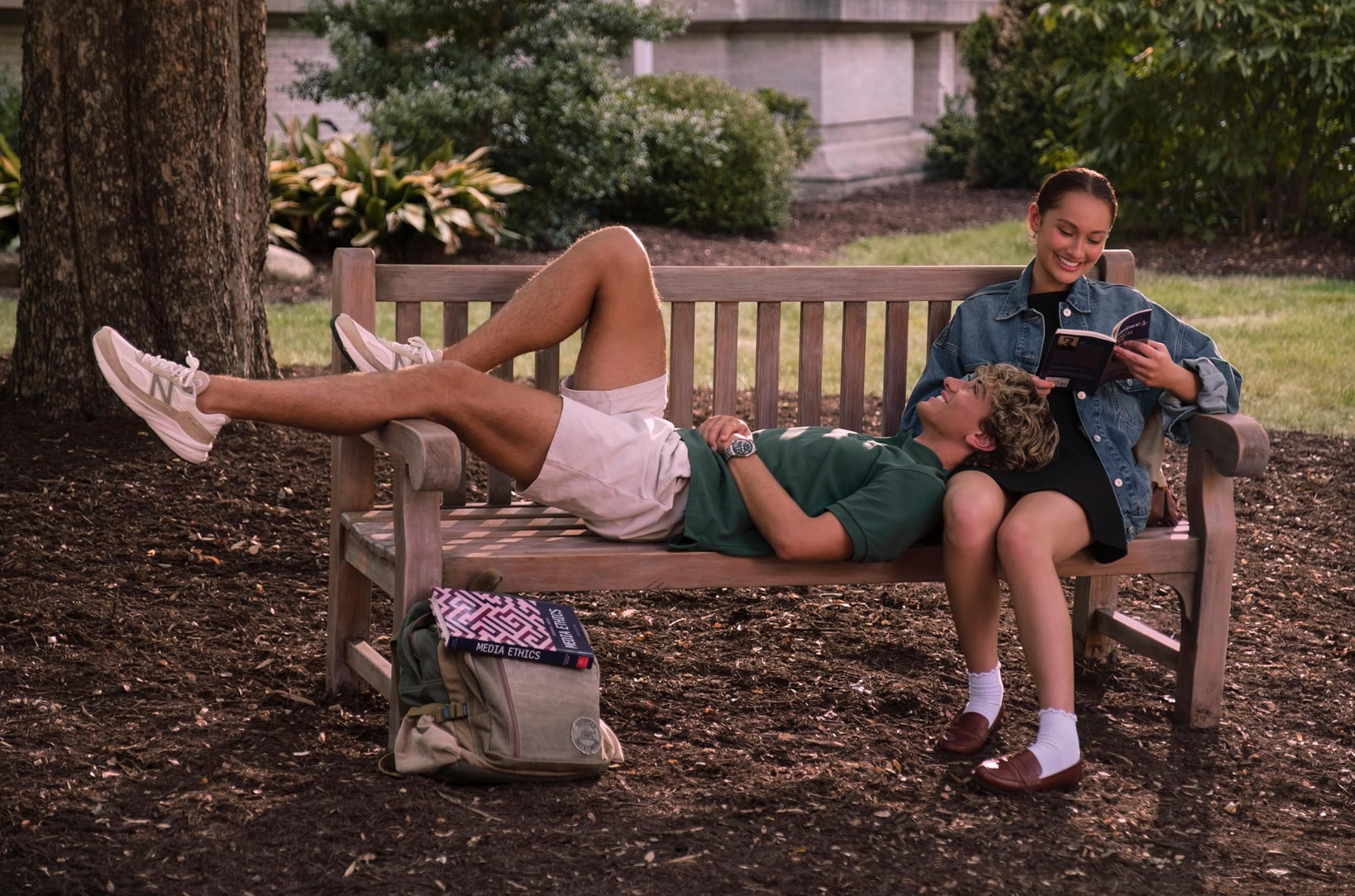 8 romantikus sorozat fiatal felnőttekről, amit egyben ledarálsz