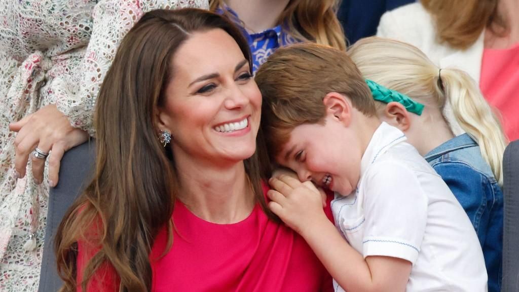 Lajos herceg új születésnapi portréján megszólalásig hasonlít Katalinra