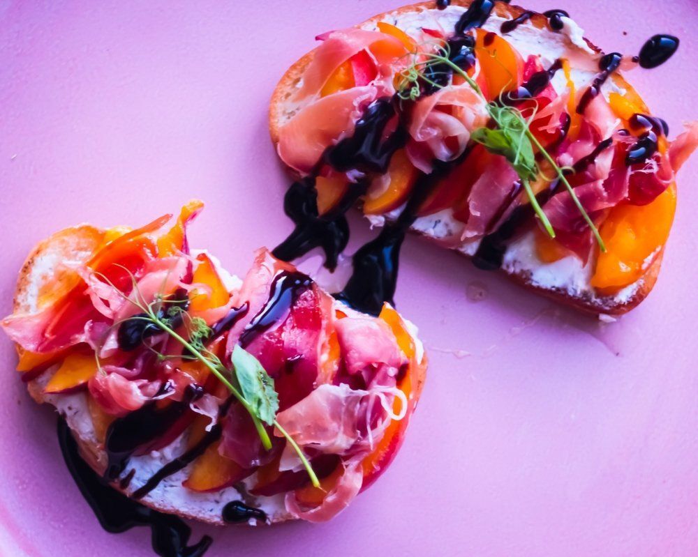Felejtsd el a paradicsomot, a barackos Bruschetta a nyár sztárja