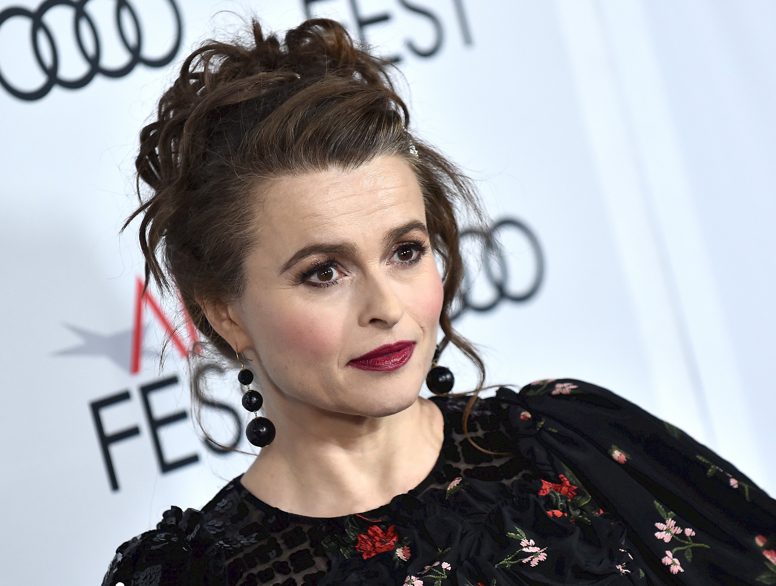 Helena Bonham Cartert kitették A Fehér Lótusz új évadából – újabb rejtély a sorozat körül