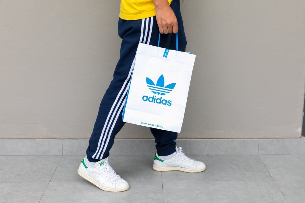 Három csík miatt tört ki botrány a Nike és az Adidas között