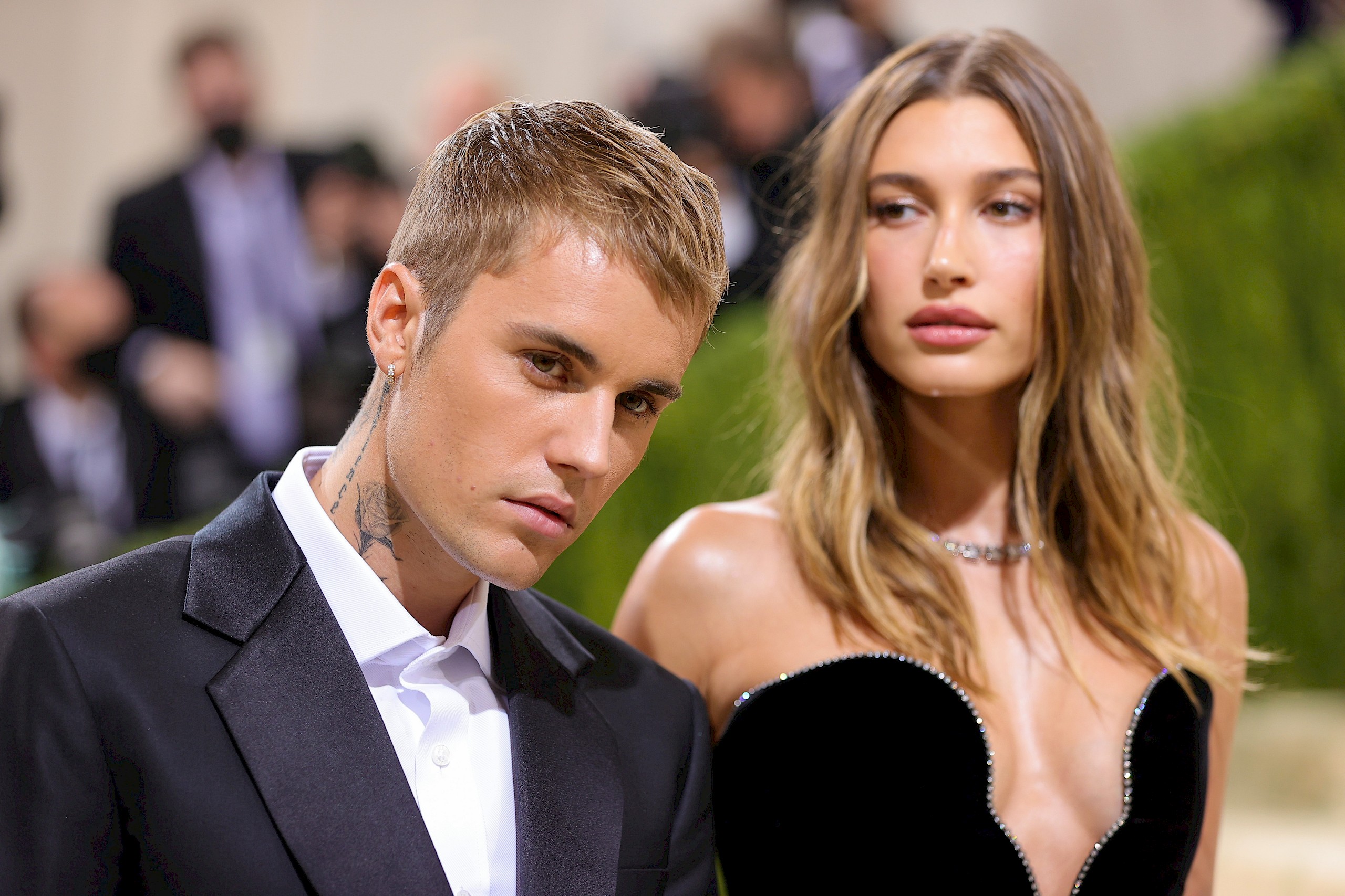 Mit csinált Justin Bieber, miközben Hailey a Met-gálán tündökölt?