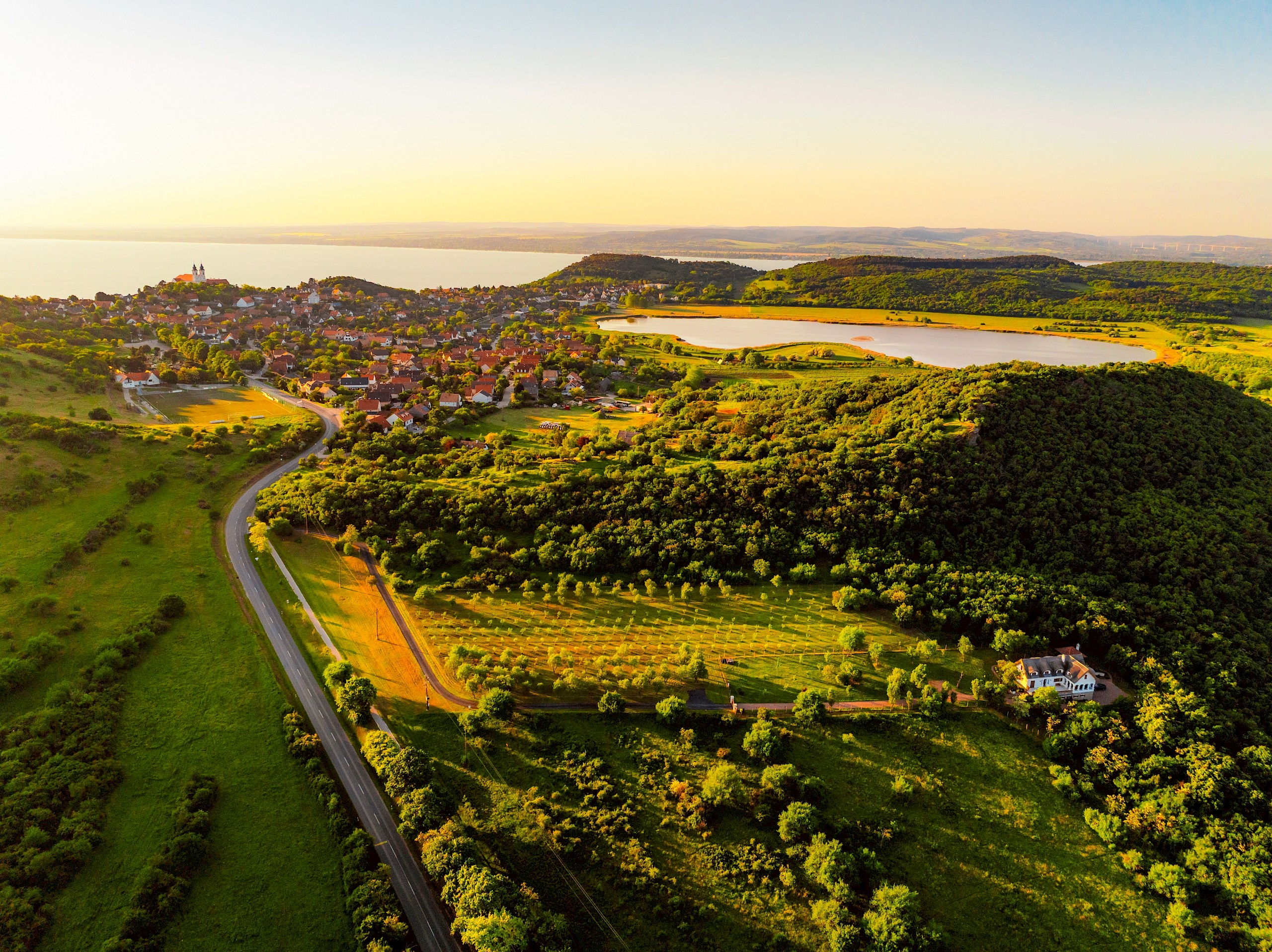 Panorámás teraszok és borvidéki ebédek: 7 vidéki étterem, amit kár lenne kihagyni