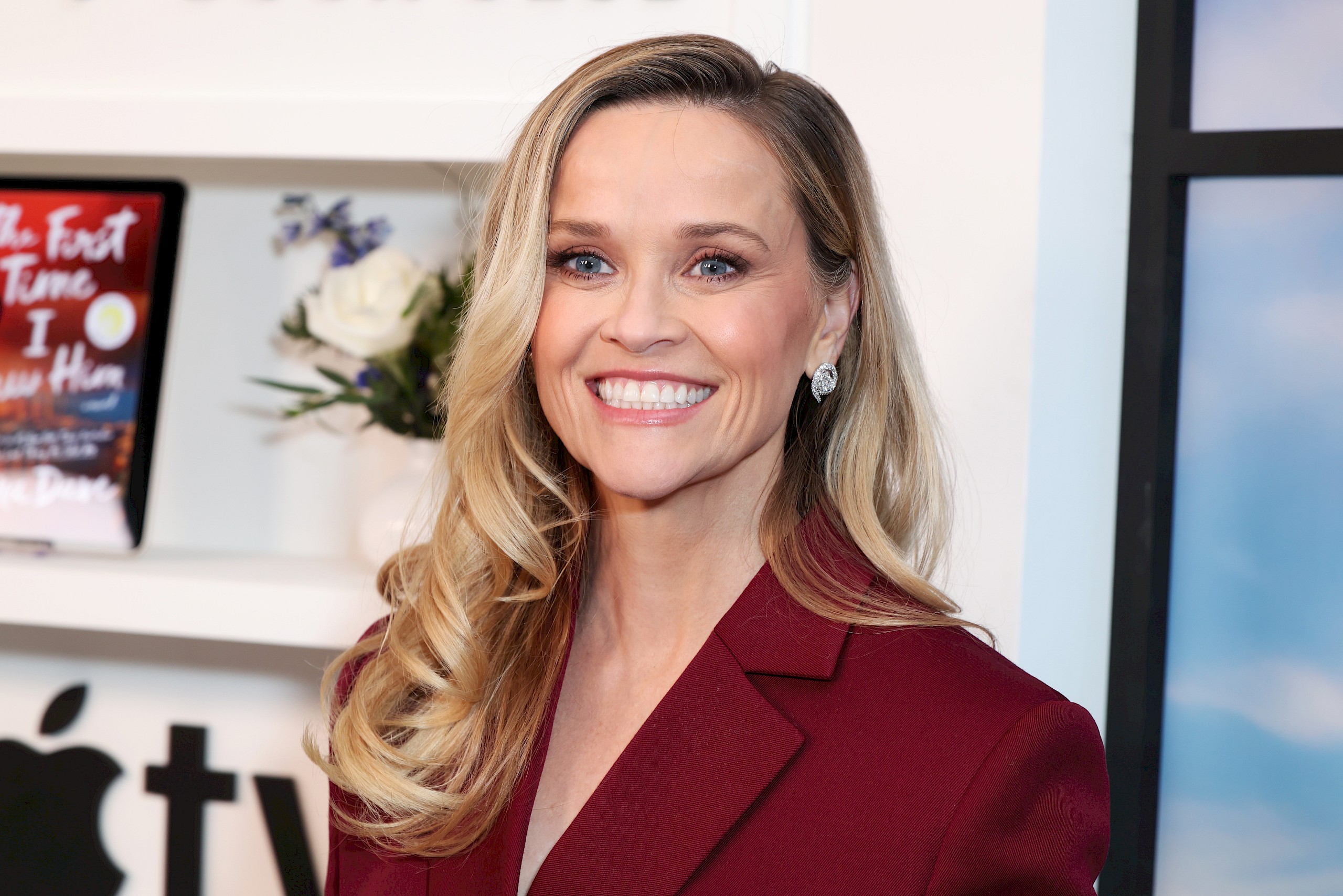 Jön Reese Witherspoon első thrillerregénye, ráadásul Harlan Coben is beszállt