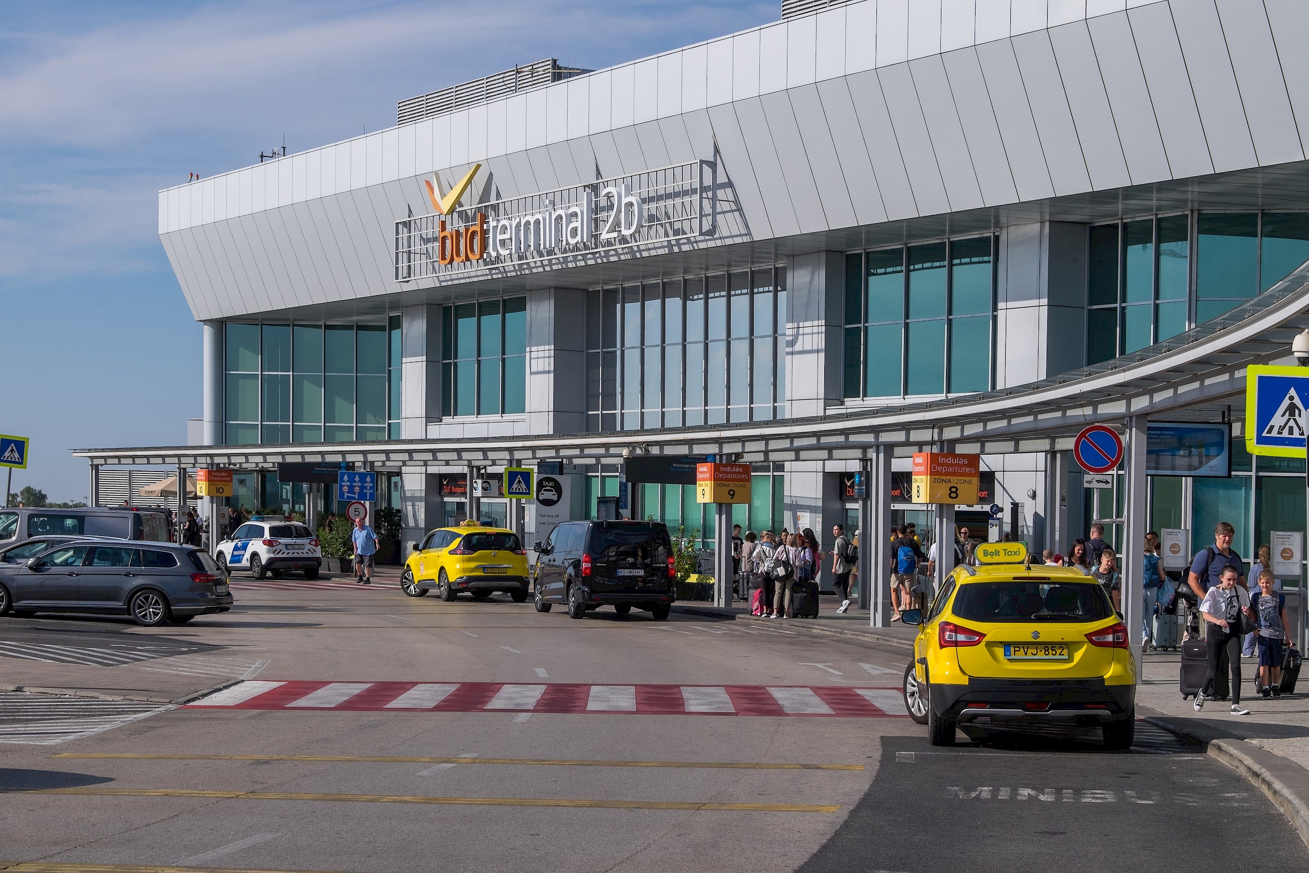 19 európai reptéren csökkenti a járatait a Ryanair még a nyári szünet előtt