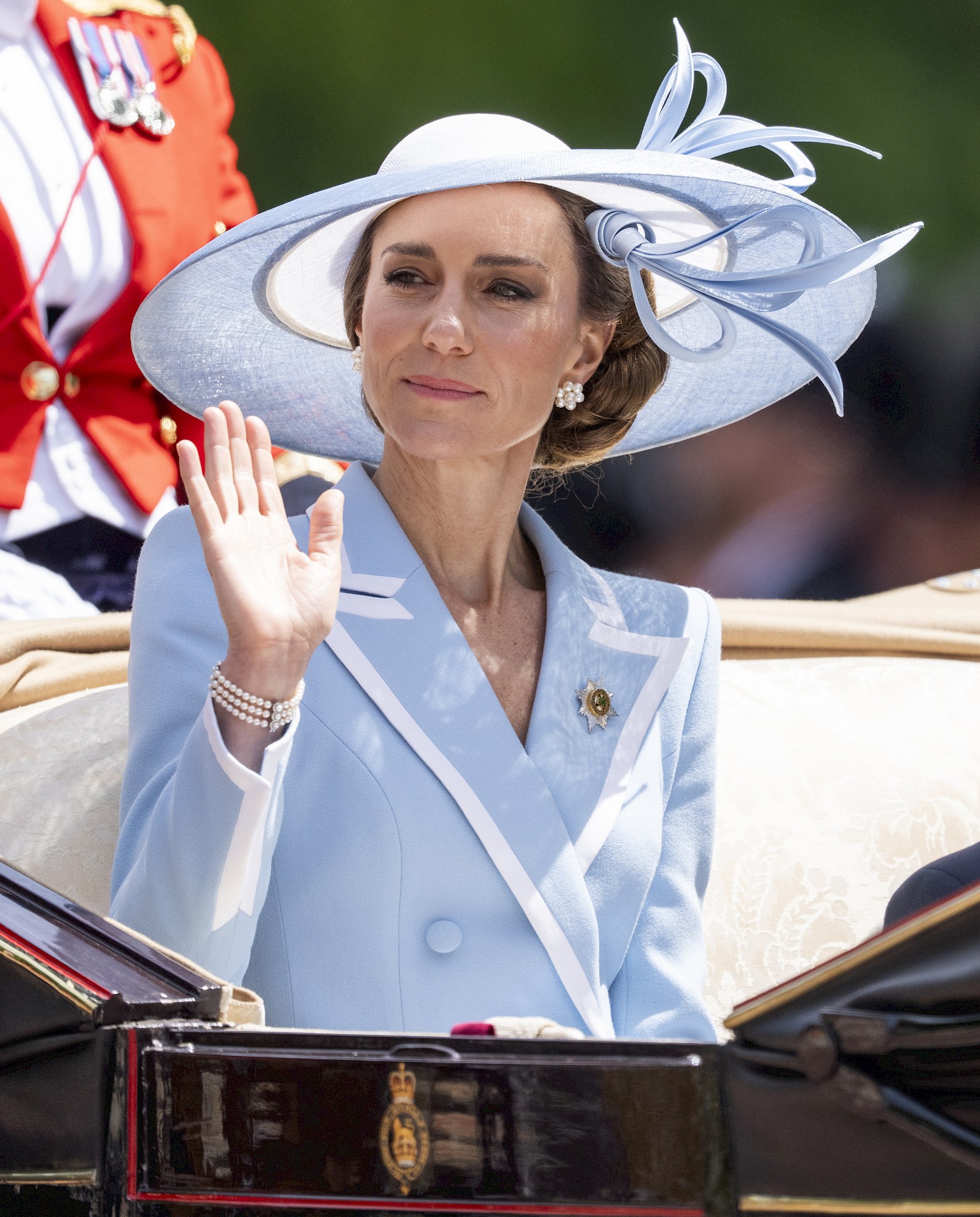 Katalin hercegné Diána kedvenc ékszerében jelent meg III. Károly ünnepségén