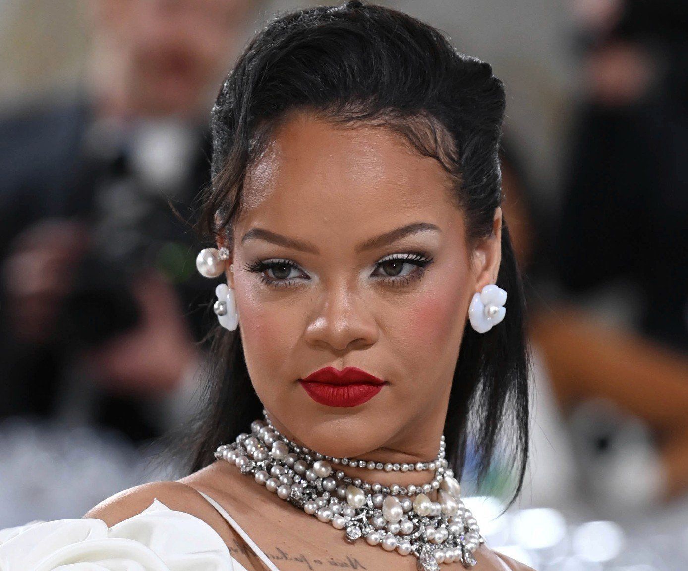 Rihanna 25 millió dollárt kér Matthew Perry egykori lakásáért