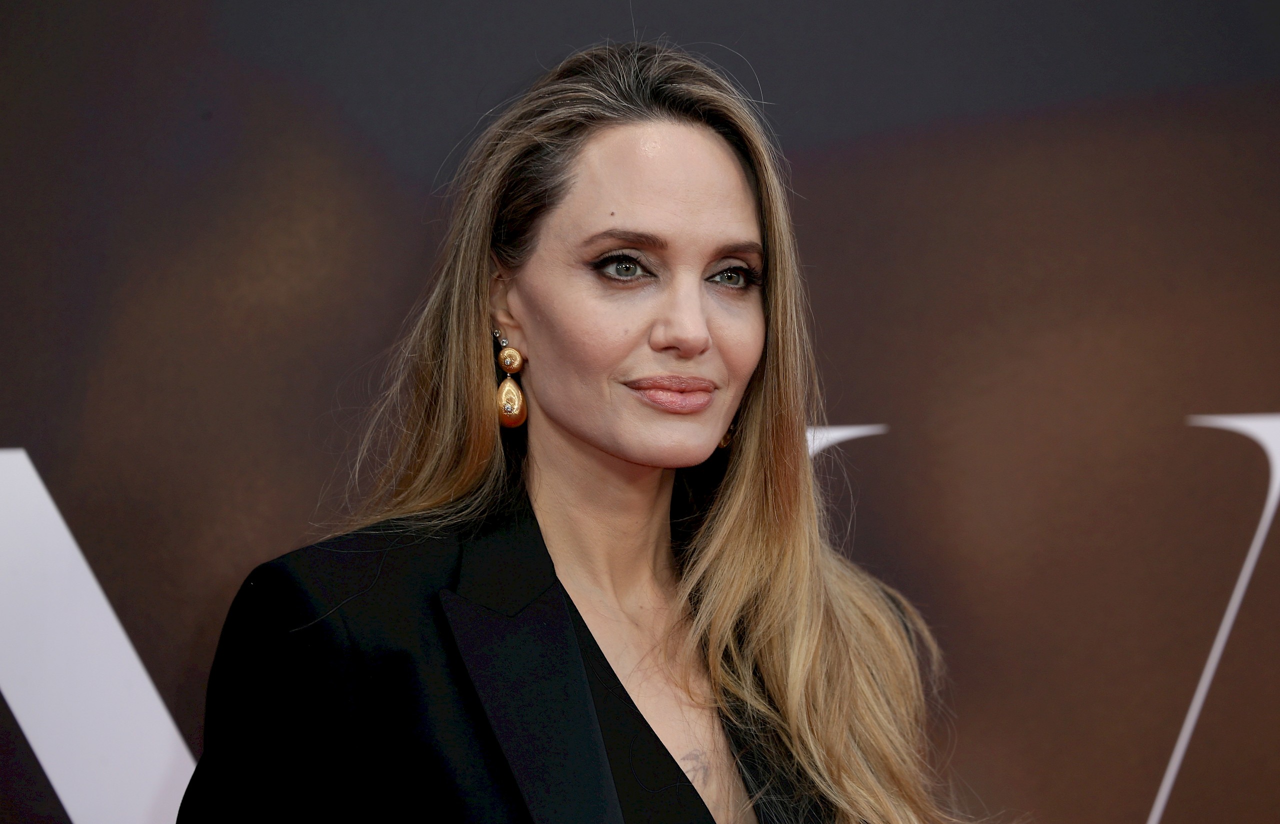 Angelina Jolie-t lányai segítik, hogy újra belevágjon a randizásba