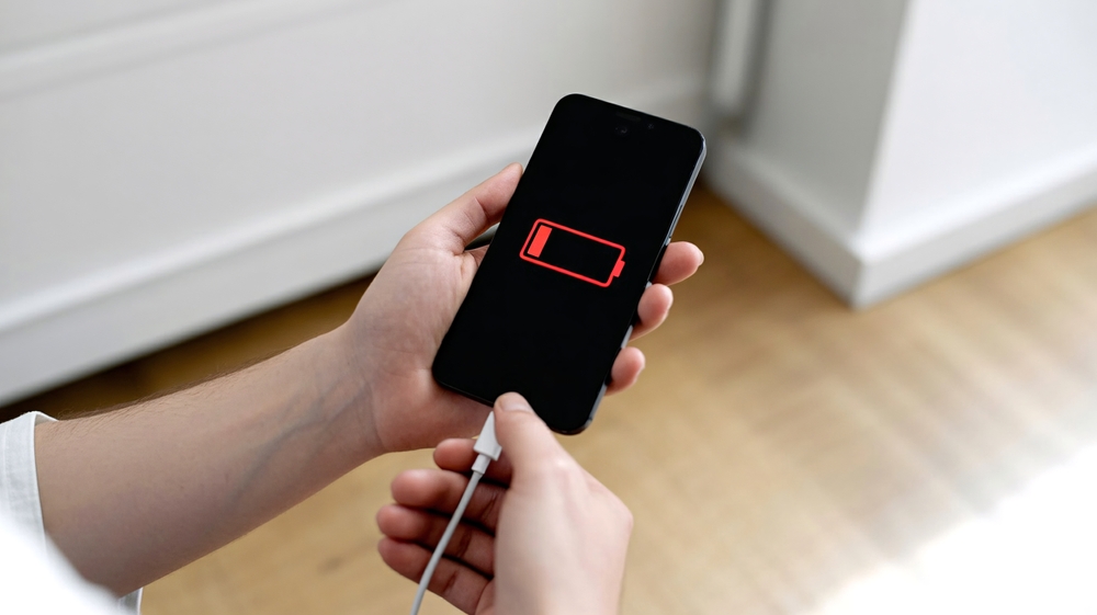 Óriási hibát követsz el, ha így töltöd a telefonod